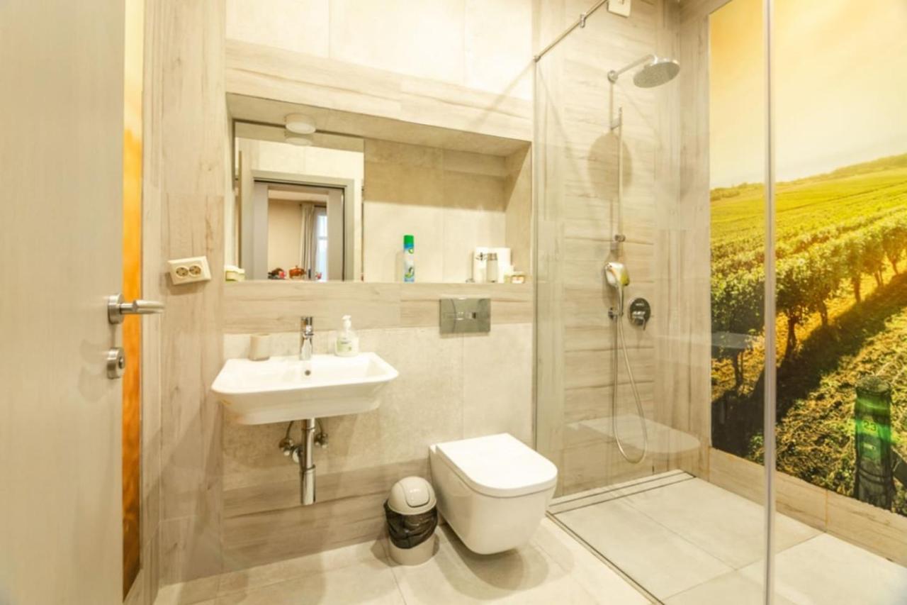 1 Bedroom Wine Journey Sofia Luaran gambar